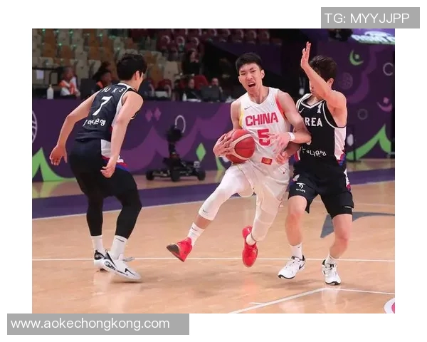 中国男篮迎战加拿大队全力争胜展现实力与团队精神